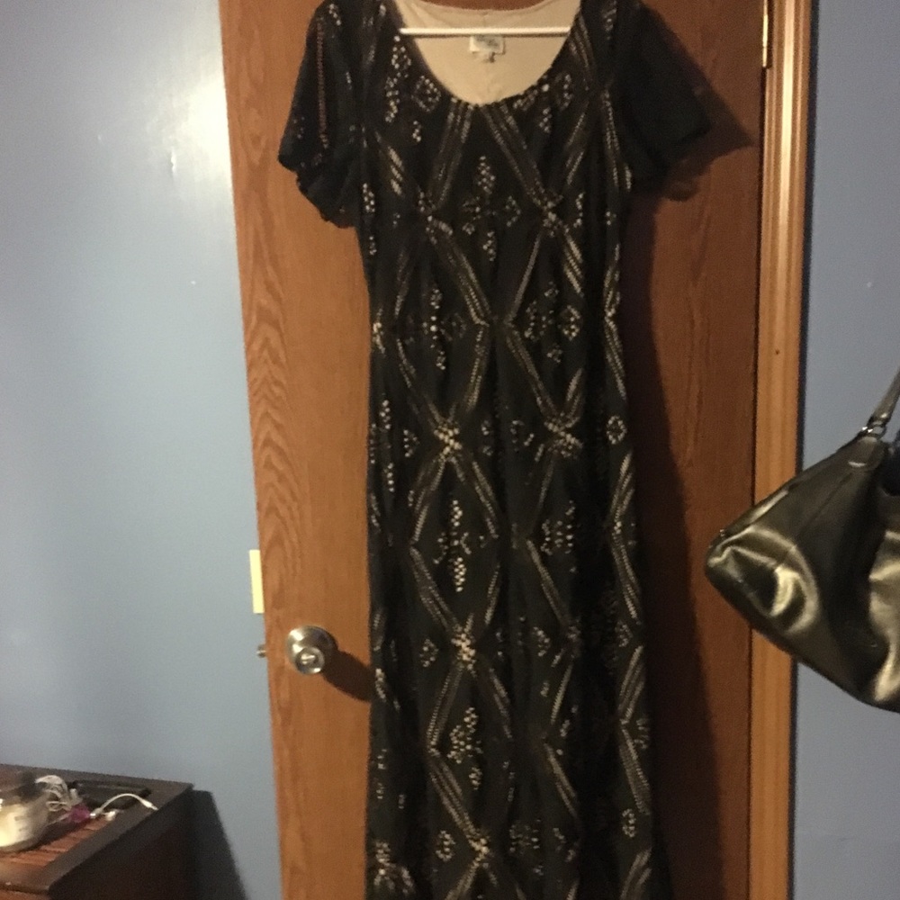 I am selling this dress